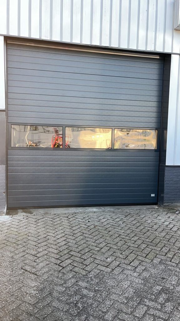 Zoekt u een nieuwe overheaddeur?Nieuwe overhead deur gemonteerd in Mijdrecht tonsmitdeuren.nl